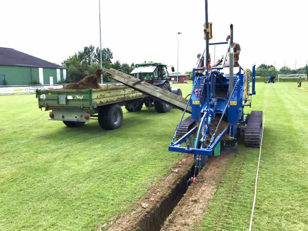 Sports field drainage with the GM 4 all-wheel drive